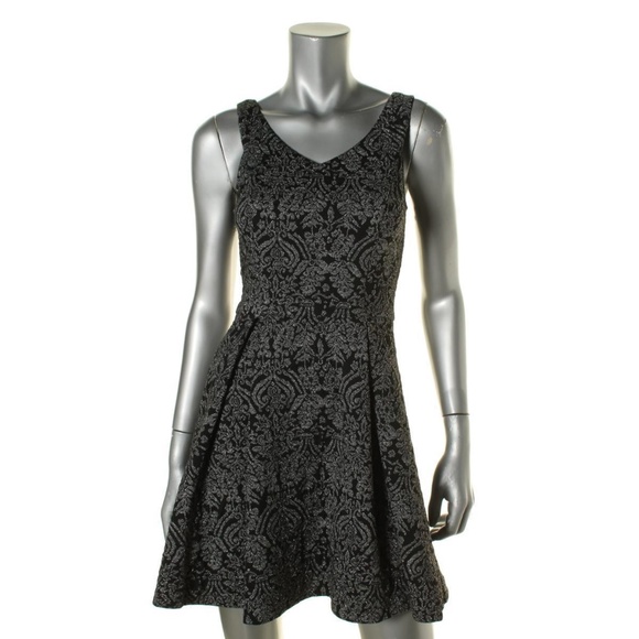 AQUA Black Metallic Box Pleat Dress Sz M - Picture 1 of 2